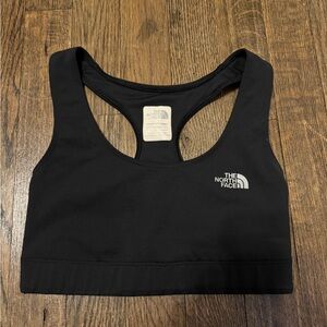 black sports bra with razor back from the north face!🖤